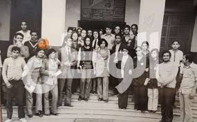 وهي متزوجة من الممثل سمير غانم منذ عام 1984. Vkd8czmdjvc9am