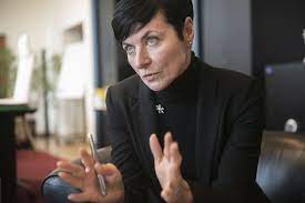 Články, galerie a obsah o lenka bradáčová. Bradacova Vsz Melo K Sarochovi Podobne Vytky Jako Zeman E15 Cz