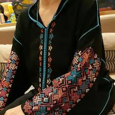 Pin By Amal On Caftan Karakou Blousa Moslem Fashion Pretty Outfits Caftan