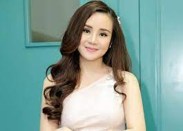 ► đăng kí vy oanh: Vy Oanh May Not Have 1 000 Billion Like Giant Phuong Hang But A Hit Will Definitely Have 1 Song
