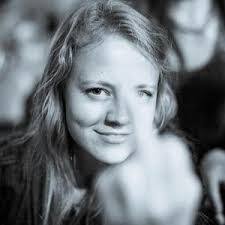 Erin Hinz's Instagram, Twitter & Facebook