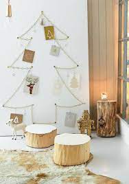 10 clever ways to display holiday cards 壁掛けクリスマスツリー クリスマス diy 祝日