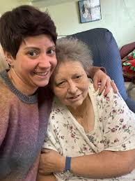 To anybody who's lost their mom/dad and kept going I just want you to know  that I think y'all are probably the strongest kind of person to be and if  nobody said