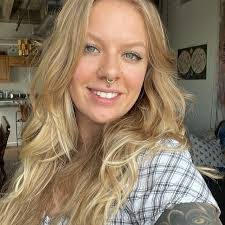 Olivia Melton's Instagram, Twitter & Facebook