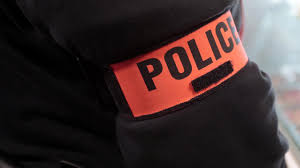 Consultez les horaires des trains entre metz et paris, ainsi que tous les arrêts et changements nécessaires pour votre trajet ! Metz Il Tire Sur Sa Femme En Pleine Rue Et Retourne L Arme Contre Lui