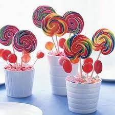   hacer un cumpleaños infantil saludable es posible… en saludando te damos 5 ideas para que no pierdas la cabeza en el intento. Ideas Originales Para Fiestas Infantiles Chuches Y Caramelos Centros De Mesa Con Dulces Mesas Para Fiestas Centro De Mesa Infantil