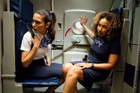 Commercial airline pilot whip whitaker has a problem with drugs and alcohol, though so far he's managed to complete his flights safely. Bild Zu Nadine Velazquez Flight Bild Nadine Velazquez Tamara Tunie Filmstarts De