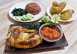 Panaskan 2 sendok makan minyak, masukkan sambal . Resep Ayam Gepuk Sambal Lalapan Oleh Suryani Azhari Cookpad
