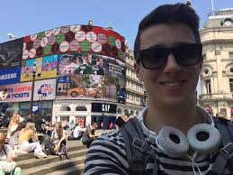 How can young Italian-Australians improve their connection with their  heritage?