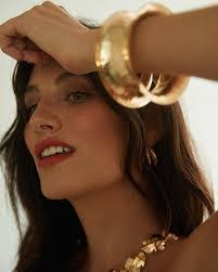 Ana Monique's Instagram, Twitter & Facebook