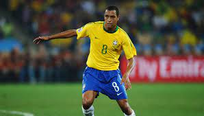 Gilberto gained worldwide distribution for 1987's astrud gilberto plus the james last orchestra and 2002's jungle. Fred Says Agent Gilberto Silva Helped Him Pick Man United Over Man City And Psg Sport360 News