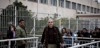 Σταύρου αναστάσιος, μπακογιάννη κάλλια, καλογεροπούλου αικατερίνη, καραμήτσου μαίρη, χαριτάκη στέλλα, μπελιβανάκη μαρία, αναγνωστόπουλος δημήτριος. Ypo8esh Dhmhtrh Koyfontina Panw Apo 800 Ypografes Sthri3hs Kallitexnwn Kai Dianooymenwn Aygh