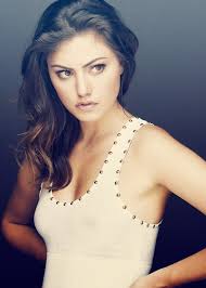 She worked as a waitress at adrianna's nightclub in chicago. Phoebe Tonkin Page 15 The Fashion Spot Phoebe Tonkin Fashion Fashion Spot
