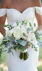 Your wedding venues are the most important decisions you'll make during your wedding planning journey. Wedding Bouquet Size How Big Was Is Yours