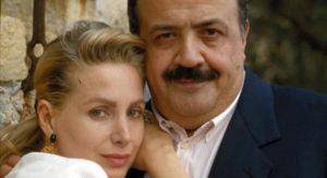 Le malelingue hanno avuto un gran da fare sul matrimonio tra maurizio costanzo e maria de filippi che resiste senza scossoni ormai dal 1994 e si appresta a tagliare senza imprevisti il traguardo dei 25 anni. Maurizio Costanzo Sapete Chi C Era Prima Di Maria Una Conduttrice