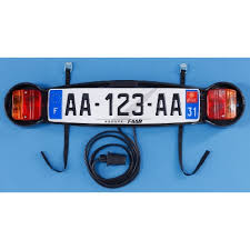 Si la remorque possède une charge autorisée inférieure à 500 kg, il faut l'équiper. Support Plaque D Immatriculation Supplementaire Sur Porte Velo Voiture