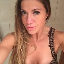 Daniela Gálvez (@DanielaGfitness)