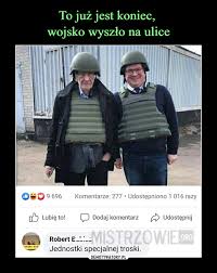 Jest na nim ubrany w hełm oraz kamizelkę kuloodporną. To Juz Jest Koniec Wojsko Wyszlo Na Ulice Demotywatory Pl