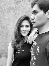 6 Potret Kebersamaan Tyo Nugros Eks Drummer Dewa 19 dan Kekasih, Tampil  Mesra