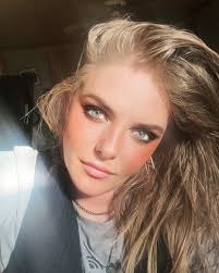 Vanessa Dyer (@vanessa.dyer.7927) • Threads, Say more