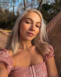 Millie Lockhart's Instagram, Twitter & Facebook