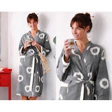 Elle se compose de mugs à motifs tendance, saladiers à fruits, bols à pâtes, verres à vins, corbeilles à pain' parfaits pour dresser de jolies tables ou tout simplement pour une utilisation au quotidien. Pyjama Femme Nuisette Chemise De Nuit 3 Suisses