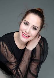 AZ ÉLET SZÍNPADÁN IS ÖNFELEDTEN TÁNCOLOK AZ ÉLET SZÍNPADÁN IS ÖNFELEDTEN  TÁNCOLOK