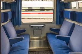Das bremer rathaus aus dem jahre 1612, die stadtwaage (1587), das essighaus (1618) oder das gewerbehaus (1620) sind dabei nur einige beispiele. Flixtrain Von Hamburg Nach Koln Fahrplan Tickets Tipps Zugreiseblog