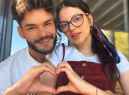 Edward Sanda Dezvaluie Cine L A Ajutat Sa Aleaga Inelul Pentru Cleopatra Stratan A Fost O Nebunie Am Intrat Cred In Toate Magazinele
