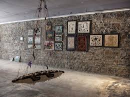 Müze, çağdaş sanat ve geleneksel el sanatlarına ev sahipliği yapmaktadır. Coruh Vadisinde Yer Alan Tilsimli Muze Baksi Muzesi Gezginfoto