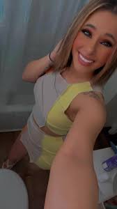 Is there any like pretty girls in this group? They wanna be friends? I  literally just wanna make some really cool people I mean