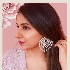 Iris Link's Instagram, Twitter & Facebook