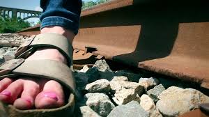 Ava giantess on the railway