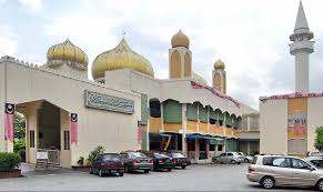Stream tracks and playlists from masjid mu'adz bin jabal on your desktop or mobile device. Masjid Al Akram Masjid Mosque In Kuala Lumpur Halal Trip