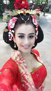 Lâm Khánh Chi hóa mỹ nhân cổ trang mặc gợi cảm khoe ngực đầy quyến rũ