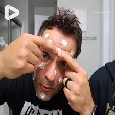 This Pimple Popping Game Is So Gross 😂😷