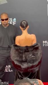 Kanye west wife naked at grammy - ThisVid.com