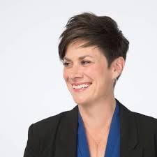 Lynn Neufeld (@lynniebear66)