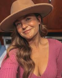 Courtney Groves's Instagram, Twitter & Facebook