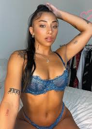 Ashton Locklear - Free pics, galleries & more at Babepedia