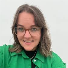 Amber Frampton's Instagram, Twitter & Facebook