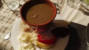 L'aglio è il secondo ingrediente indispensabile alla bagna cauda. La Guida Alla Bagna Cauda Il Piu Tipico Piatto Piemontese Quotidiano Piemontese