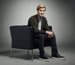 How Much Does An Appointment With Tyler Henry Cost The Hollywood Medium Offers A Few Options Live Tv Show Tyler Henry Watch Tv Online