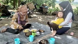 Mlalen, sidomulyo, kedungadem, bojonegoro regency, east java 62195, indonesia. Warung Semok Ikan Gloso Bojonegoro Tetap Ramai Pembeli Di Tengah Pandemi Kumparan Com