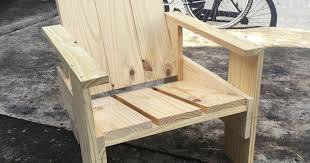Mobel Aus Paletten 105 Fantastische Ideen Zum Nachbauen Diy Mobel Zenideen Mobel Aus Paletten Holzstuhl Garten Stuhl Selber Bauen