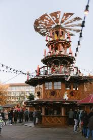 Eislaufen Am Schloss Und Fliegender Nikolaus Weihnachtsstadt Karlsruhe Fraulein K Sagt Ja Karlsruhe Schone Orte Ausflug