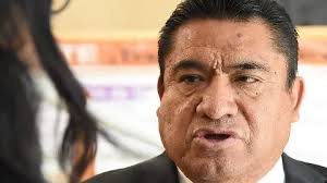 Reconoce Marco Mena trayectoria de maestros tlaxcaltecas