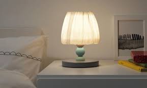 Niente di meglio per ingrandire i piccoli spazi o per offrire un po' di calore a un ambiente grande. Ecco I Modelli Di Lampade Da Comodino Di Ikea