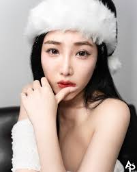 黑白聖誕🎄 世界上哪有聖誕🎅老人✨禮物都是來自愛你的人(⑅•͈ᴗ•͈).:*♡ 📷 攝影@ap.yc0922 🪄梳化造型@yeee_gaaa  #許薇安vivihsu #聖誕妝容#聖誕造型#聖誕拍攝