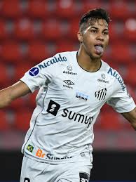 Latest on santos forward kaio jorge including news, stats, videos, highlights and more on espn. Santos Avanca Por Compensacao E Kaio Jorge Deve Sair Agora Para A Juventus 30 07 2021 Uol Esporte